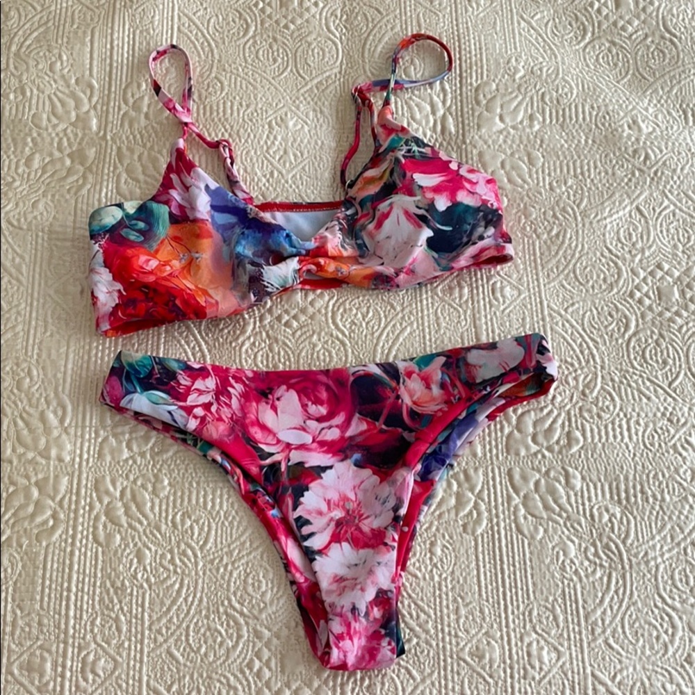 NWOT Floral Bikini Sz Small